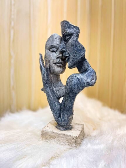 THE SYMBOL OF LOVE SCULPTURE