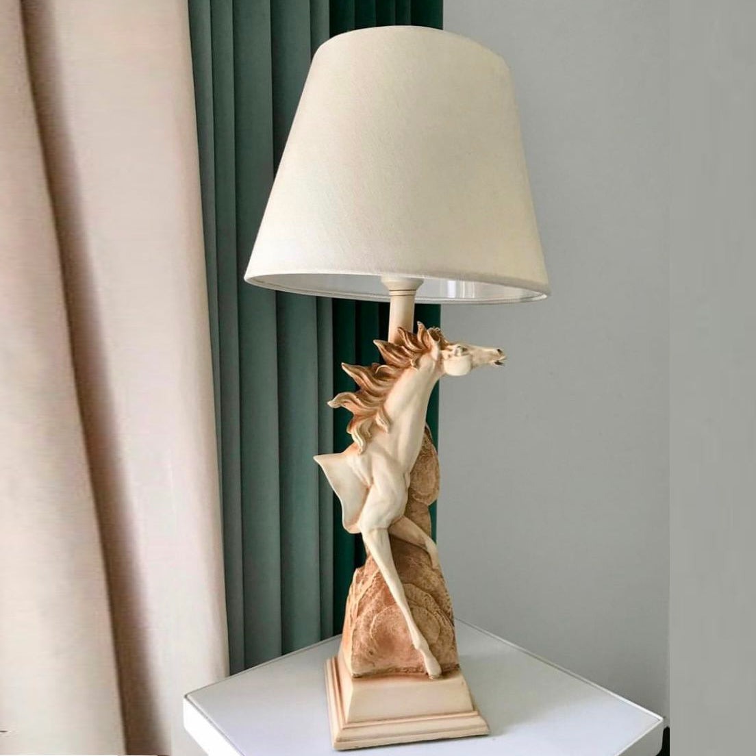 a26 Horse Tales : A Subtle Tribute to the Beauty of Horses