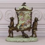 BOX PORCELAIN WITH BRONZE ORNAMENTS 2 HUNTERS AND DOG SCULPTURE