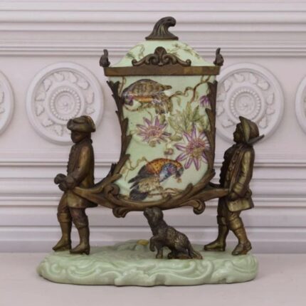 BOX PORCELAIN WITH BRONZE ORNAMENTS 2 HUNTERS AND DOG SCULPTURE