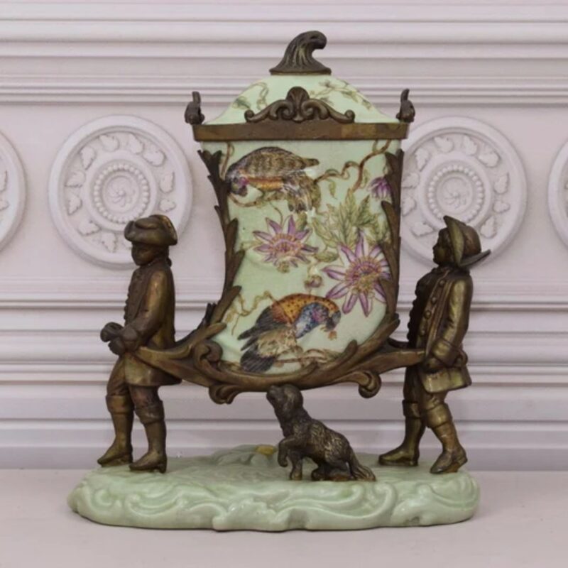 BOX PORCELAIN WITH BRONZE ORNAMENTS 2 HUNTERS AND DOG SCULPTURE