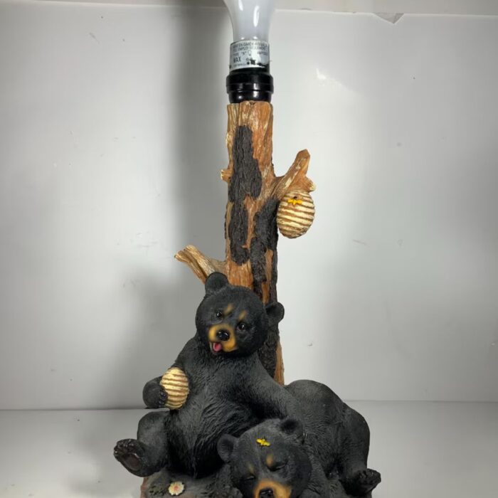 VINTAGE RUSTIC RESIN BLACK BEAR EATING HONEY TABLE LAMP
