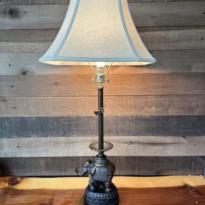 ELEPHANT TABLE LAMP