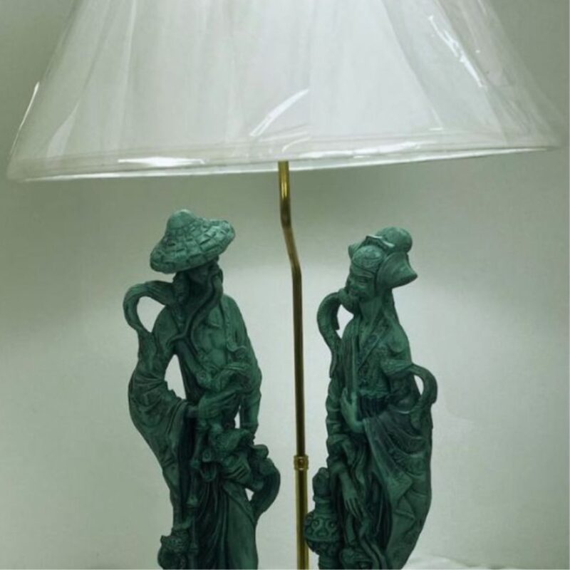 VINTAGE RESIN ORIENTAL MAN AND WOMAN TABLE LAMP WITH SHADE