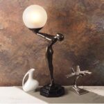 ELEGANT ART DECO STATUE TABLE LAMP