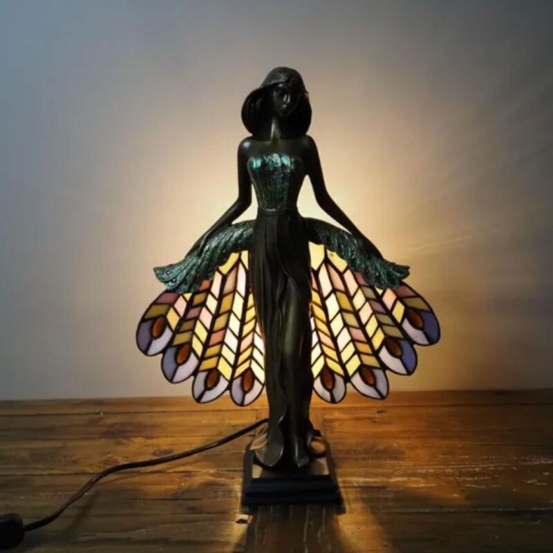FASCINATING TIFFANY LAMP OF AN ELEGANT LADY
