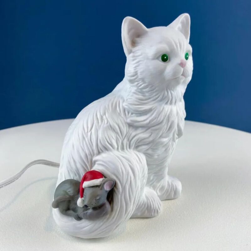 VINTAGE PORCELAIN CAT SHAPED TABLE TOP LAMP