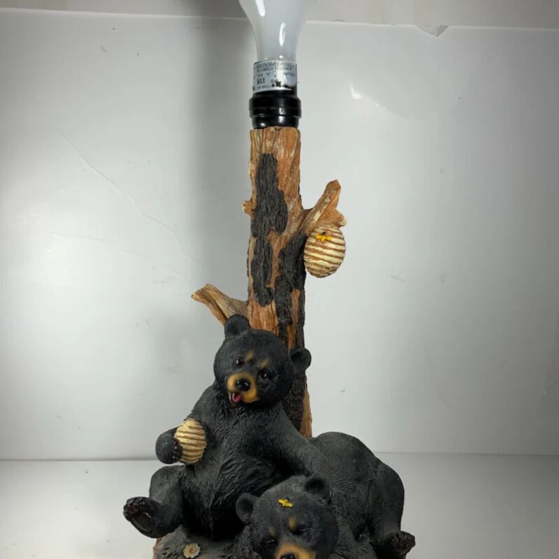 VINTAGE RUSTIC RESIN BLACK BEAR EATING HONEY TABLE LAMP