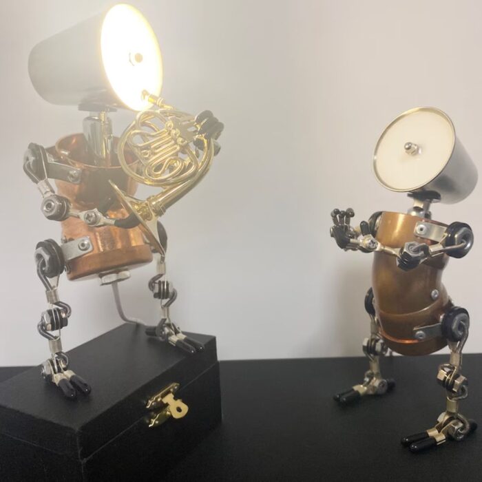 FRENCH HORN PLAYER LAMP