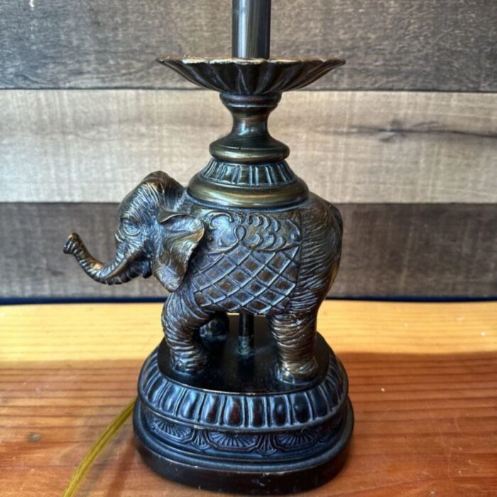 ELEPHANT TABLE LAMP