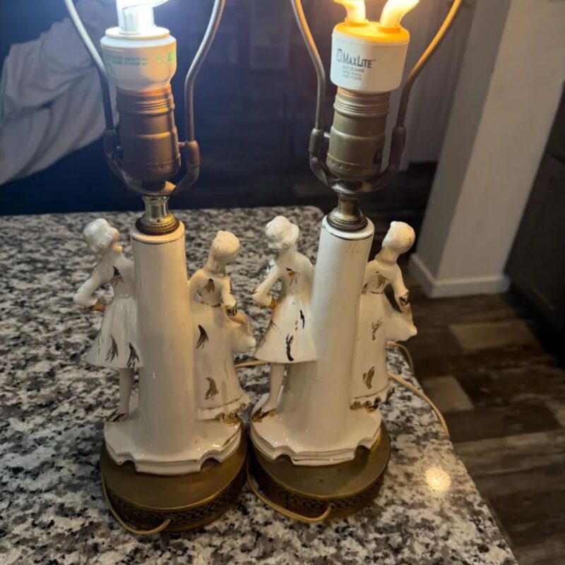 VINTAGE VICTORIAN JAPANESE PORCELAIN TABLE LAMPS