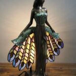 FASCINATING TIFFANY LAMP OF AN ELEGANT LADY