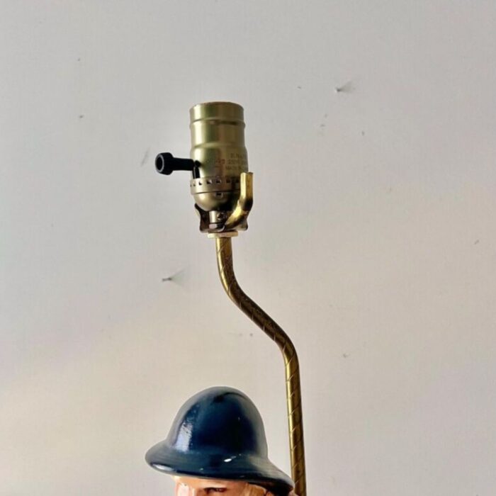 NAUTICAL SEA CAPTAIN FISHERMAN CERAMIC AND BRASS TABLE LAMP