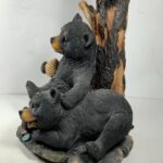 VINTAGE RUSTIC RESIN BLACK BEAR EATING HONEY TABLE LAMP