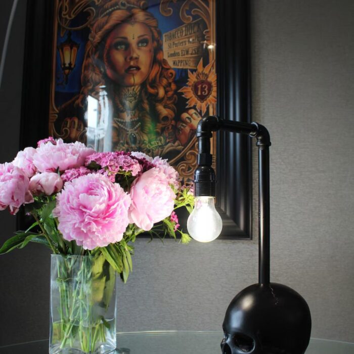 TALISMAN SKULL TABLE LAMP