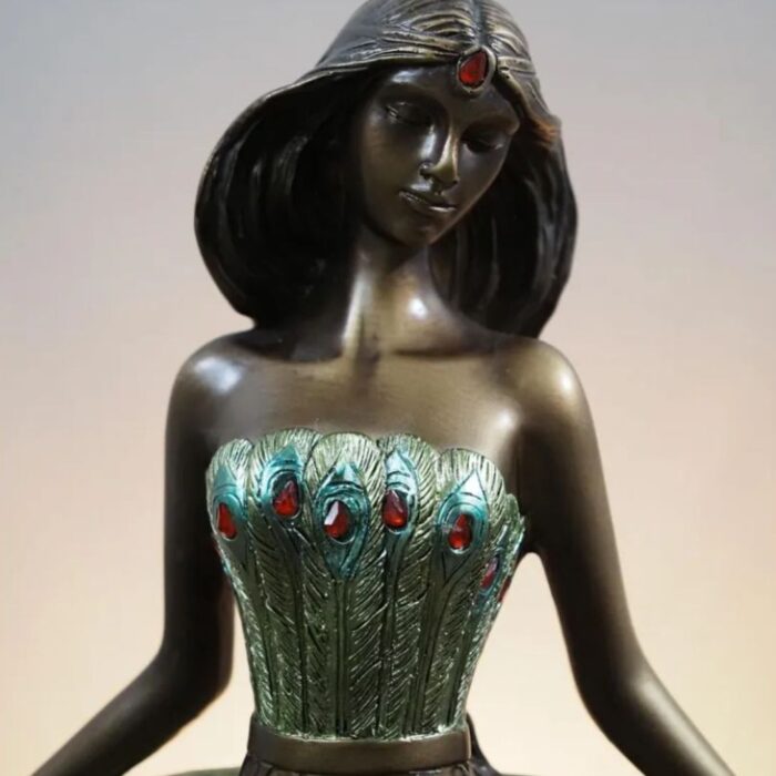 FASCINATING TIFFANY LAMP OF AN ELEGANT LADY
