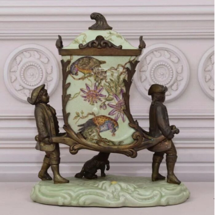 BOX PORCELAIN WITH BRONZE ORNAMENTS 2 HUNTERS AND DOG SCULPTURE