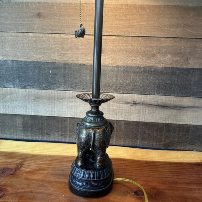 ELEPHANT TABLE LAMP