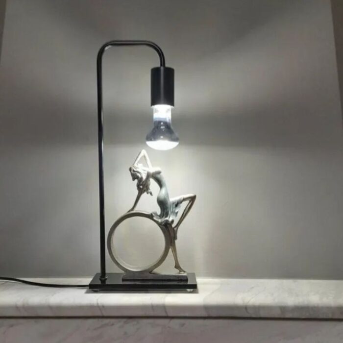 MODERN ARTISTIC TABLE LAMP