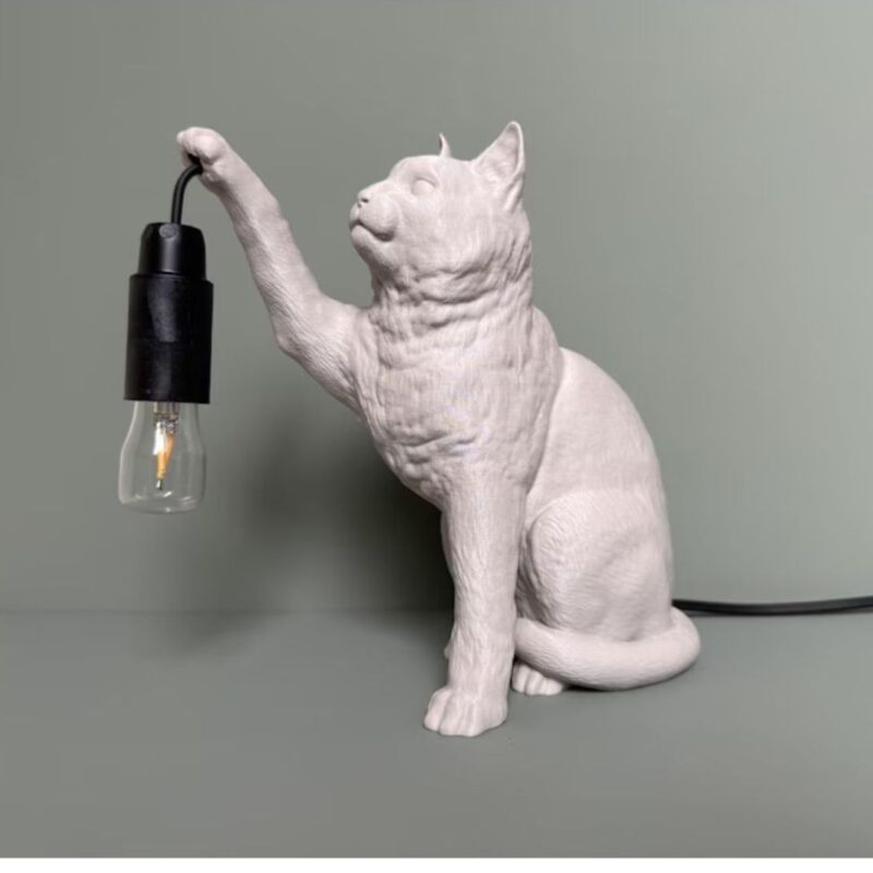 CAT TABLE LAMP WITH LAMP IN LEG