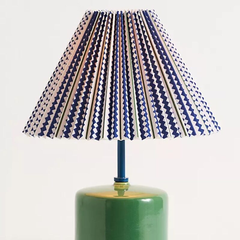 THE ELOISE SCALLOP MILK GLASS TABLE LAMP GREEN BLACK
