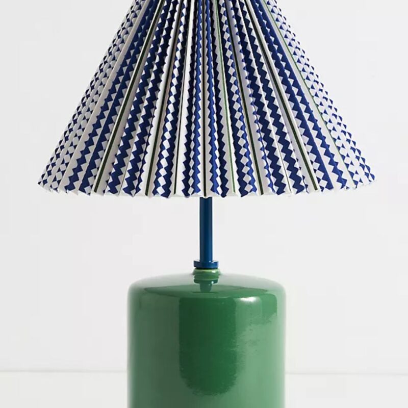 THE ELOISE SCALLOP MILK GLASS TABLE LAMP GREEN BLACK