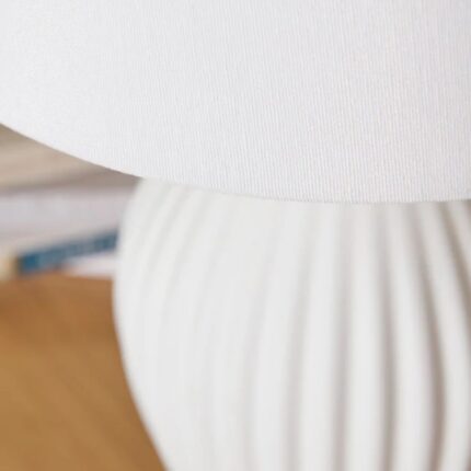 WHITE RIBBED ELEGANT LAMP