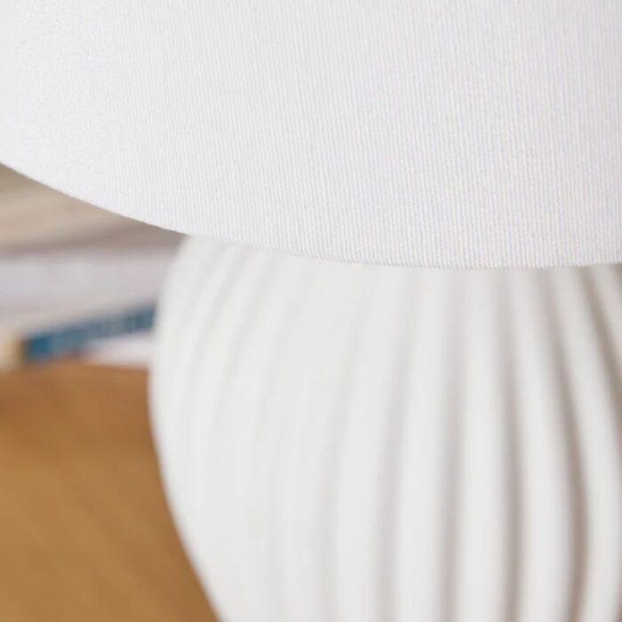 WHITE RIBBED ELEGANT LAMP