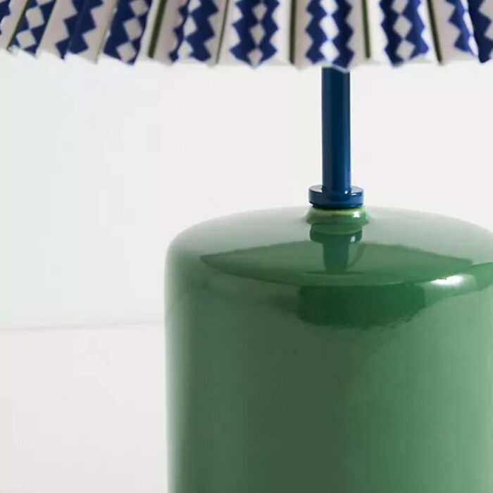 THE ELOISE SCALLOP MILK GLASS TABLE LAMP GREEN BLACK