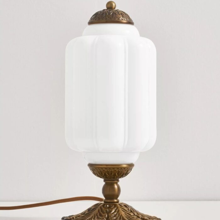 THE ELOISE SCALLOP MILK GLASS TABLE LAMP WHITE