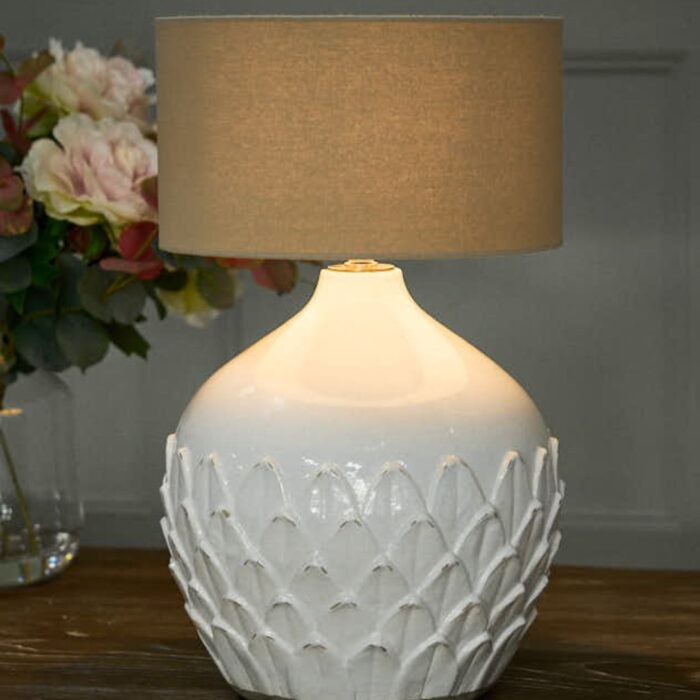 WHITE PETAL TABLE LAMP