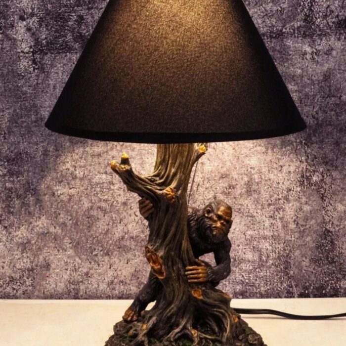MYTHICAL CREATURE SASQUATCH BIG FOOT CRYPTID APE BY TREE TRUNK TABLE LAMP DECOR