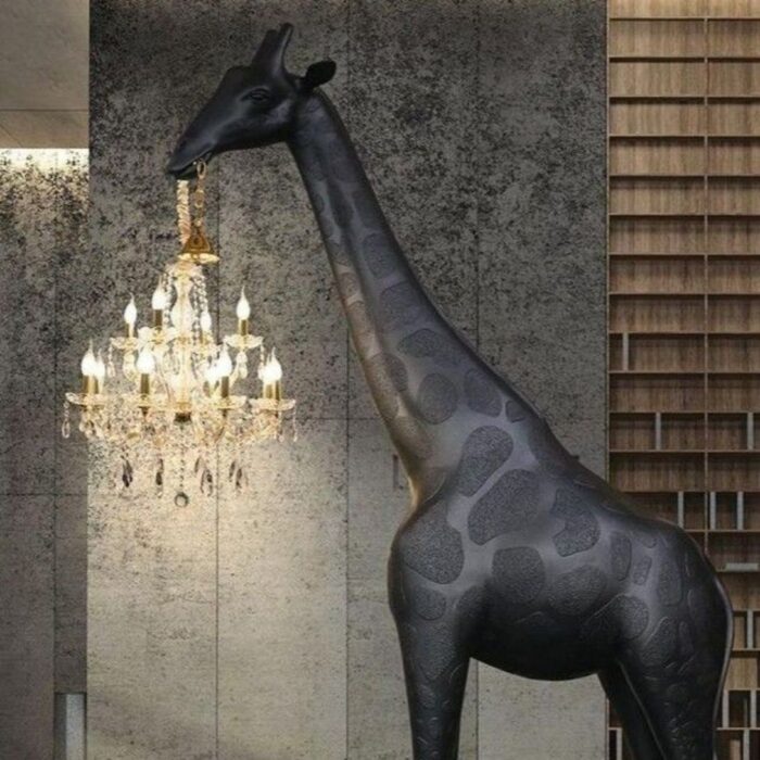 GIRAFFE-SHAPED CHANDELIER HOLDER SCULPTURE LAMP