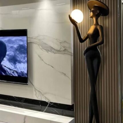 ELEGANT SCULPTURAL FLOOR LAMP WITH HAT AND GLOBE DESIGN