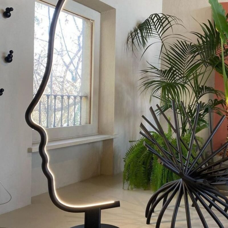 MODERN FACE INSPIRED SCULPTURAL FLOOR LAMP