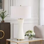 MATTE WHITE CERAMIC TABLE LAMP