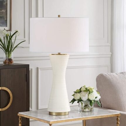MATTE WHITE CERAMIC TABLE LAMP