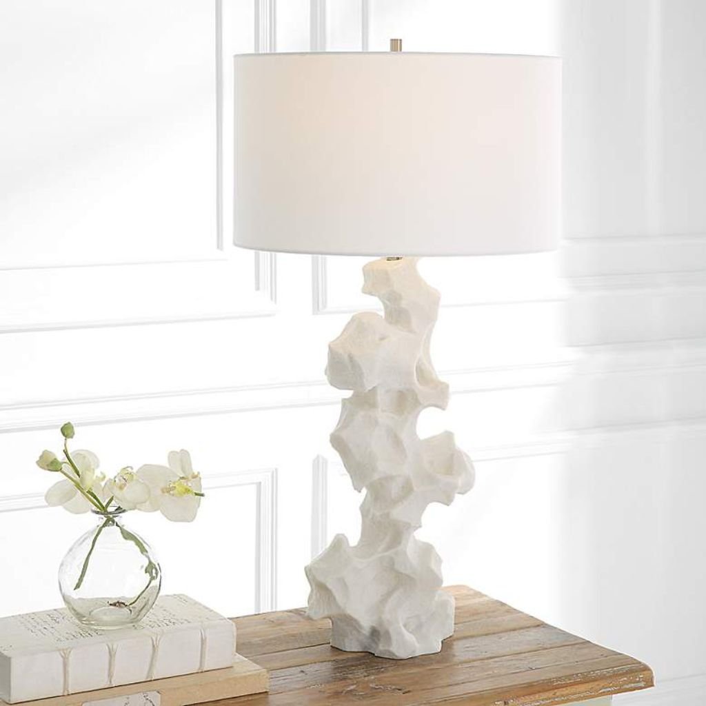 1 SCULPTURAL WHITE STONE TABLE LAMP