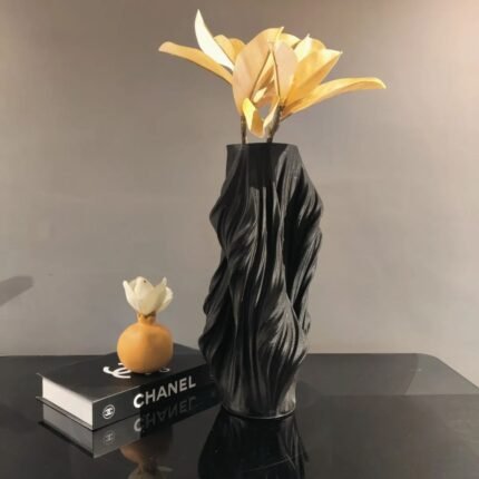 FLOW FORM VASE BLACK