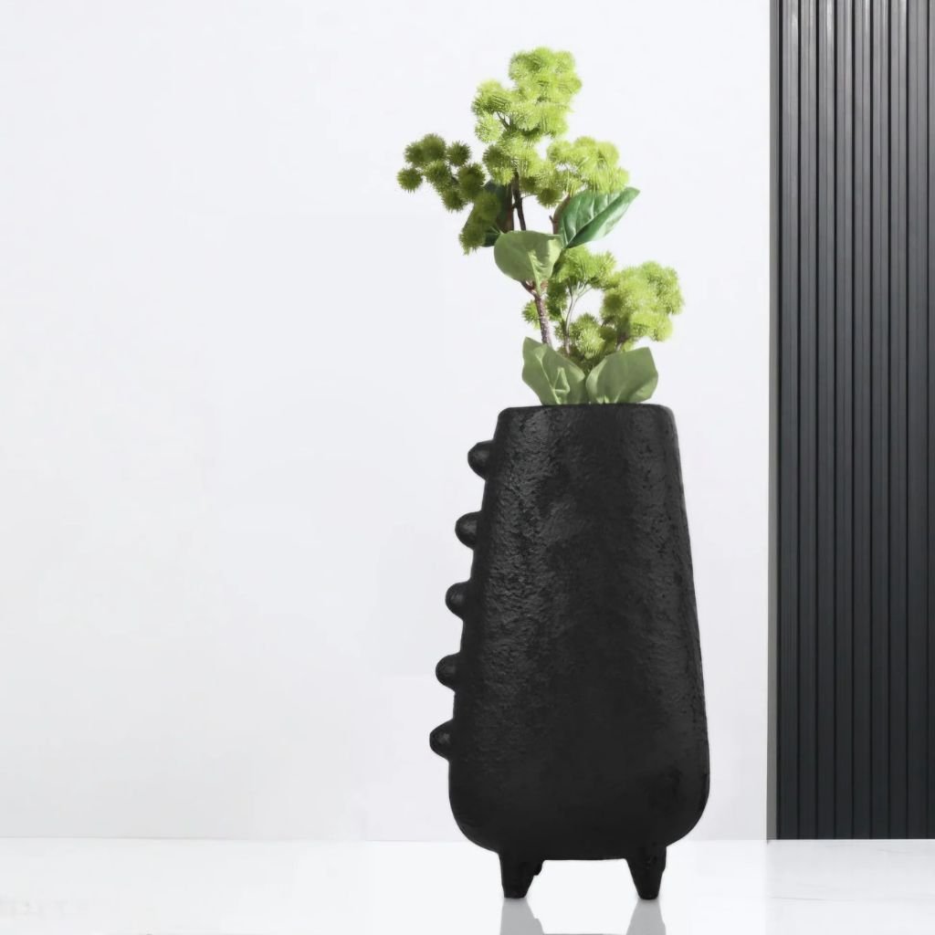 1 TEXTURED COLUMN VASE BLACK