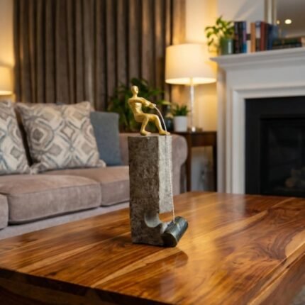 THE PULLING FIGURINE GOLDEN