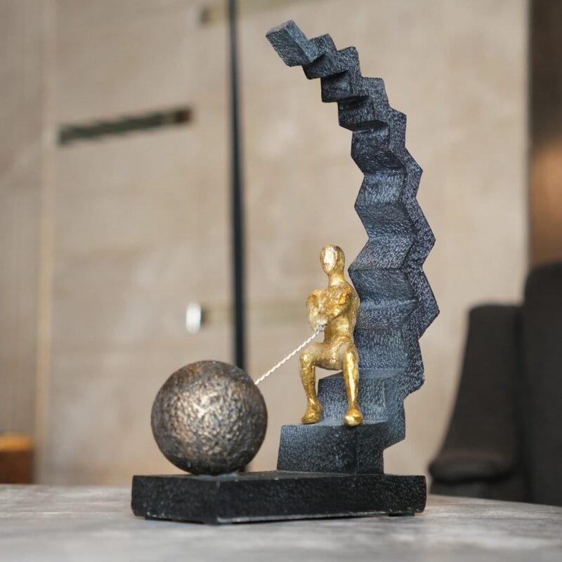 STEPS GOLD STRIVE SHOWPIECE