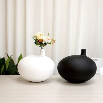 ROUNDED HARMONY VASE BLACK