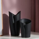 FLOW EDGE VASE BLACK