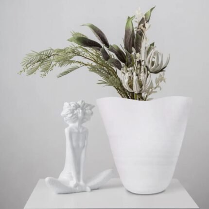FLOW CREST VASE WHITE