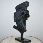 DYNAMIC MOTION FIGURINE BLACK
