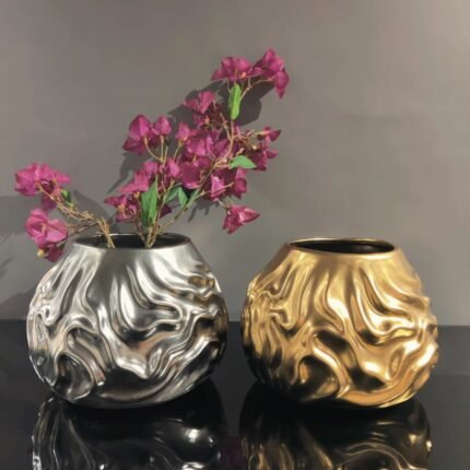 FLUID FORM VASE SILVER