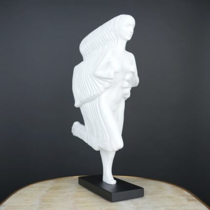 GRACEFUL MOTION FIGURINE WHITE