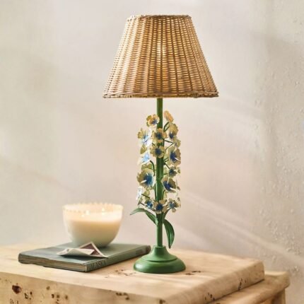 FLORAL TOLE IRON TABLE LAMP IN HYDRANGEA