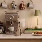 ADDISON ROSS SCALLOP LACQUERED CORDLESS RECHARGEABLE LED TABLE LAMP IN LIGHT GREEN